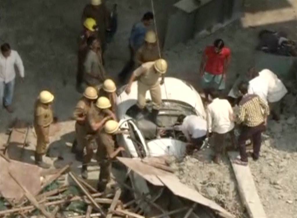 ده ها کشته در حادثه ریزش مرگبار پل در حال ساخت در کلکته