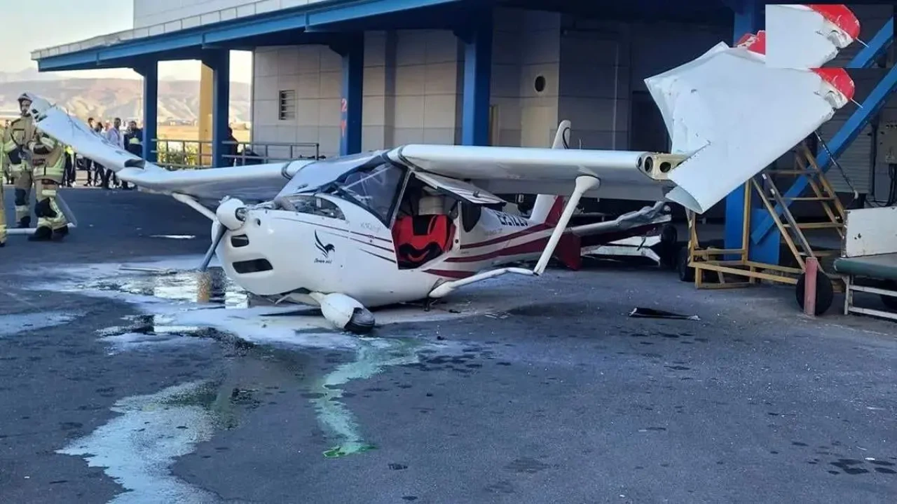 برخورد هواپیمای سبک با ساختمان فرودگاه تبریز+عکس برخورد هواپیمای سبک با ساختمان فرودگاه تبریز+عکس